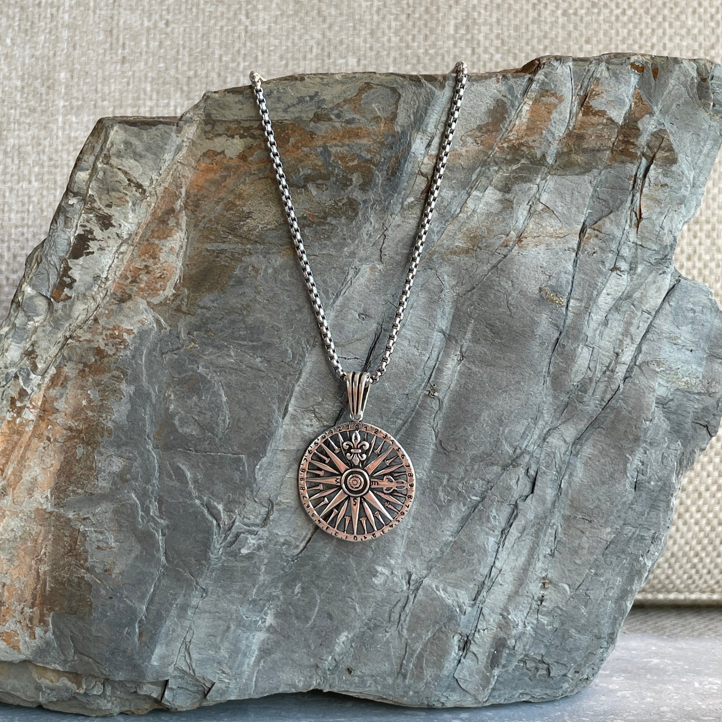 Lys Compass Necklace